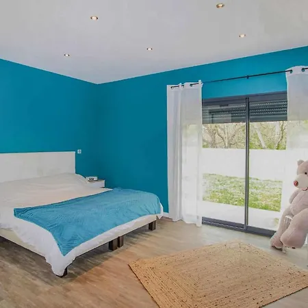 In With Outdoor Swimming Pool Holiday home *